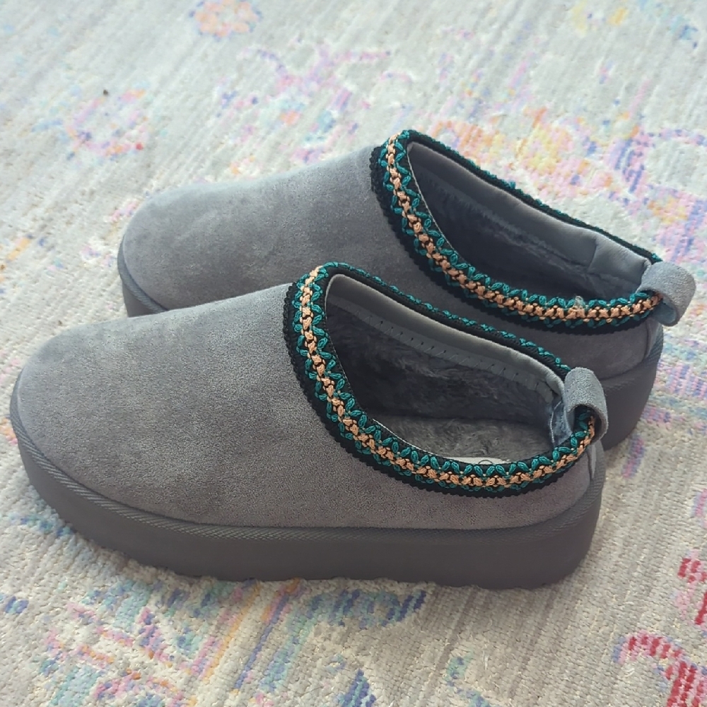 Mudd Gray Slippers with Green and Gold Trim